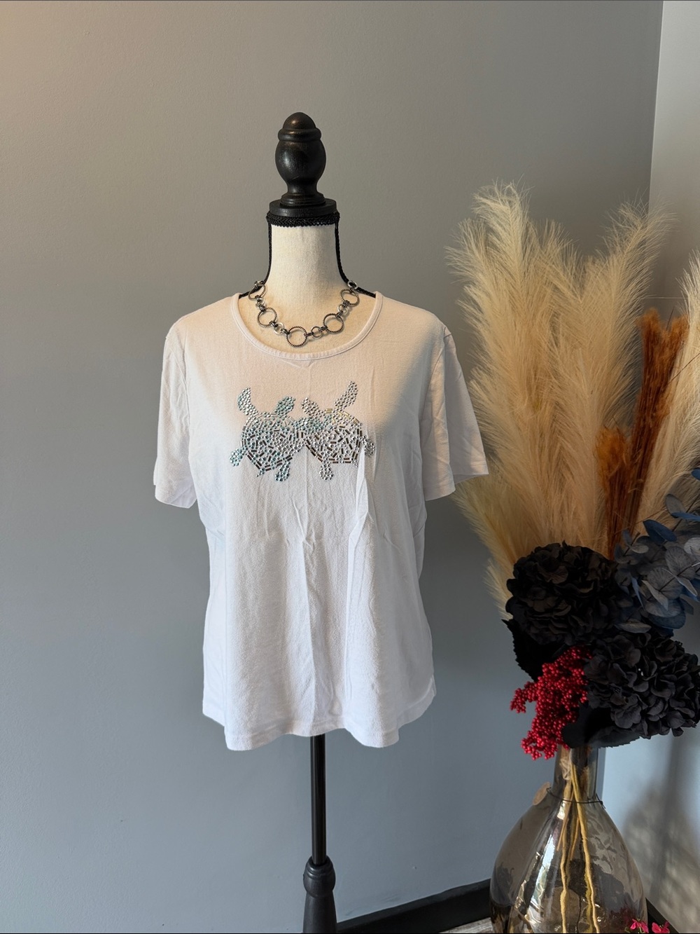 Coral Bay White Short-Sleeve Tee with Turtle Embellishment